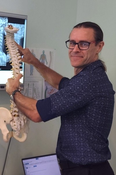 <strong>Dr Benjamen Hiles</strong><br />Chiropractor